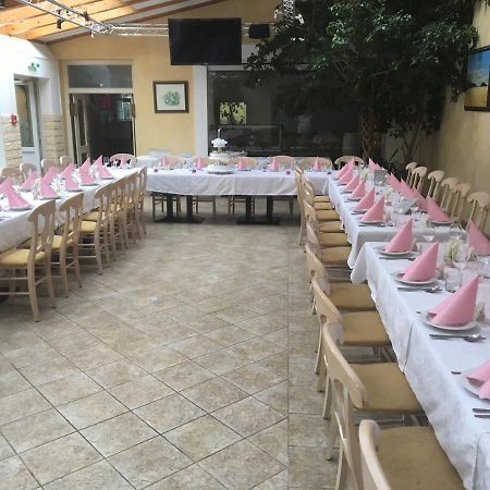 גולס Weinhotel Kirchenwirt מראה חיצוני תמונה