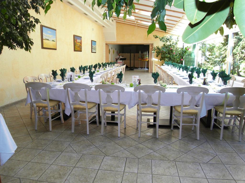 גולס Weinhotel Kirchenwirt מראה חיצוני תמונה