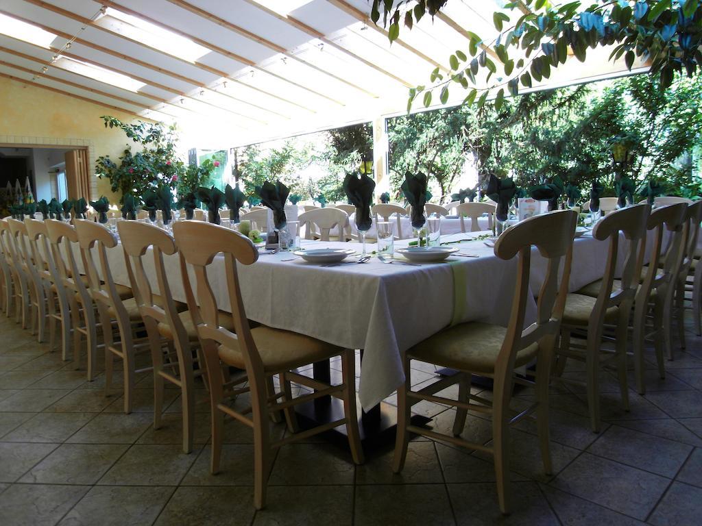 גולס Weinhotel Kirchenwirt מראה חיצוני תמונה