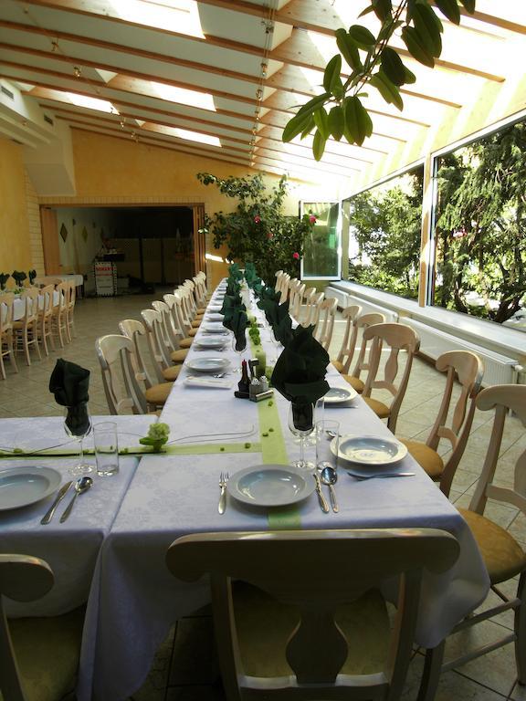 גולס Weinhotel Kirchenwirt מראה חיצוני תמונה