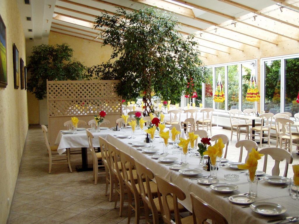 גולס Weinhotel Kirchenwirt מראה חיצוני תמונה