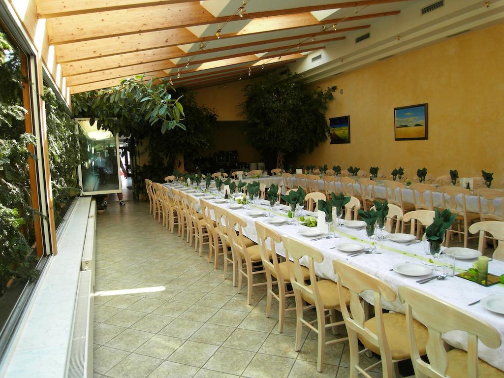 גולס Weinhotel Kirchenwirt מראה חיצוני תמונה
