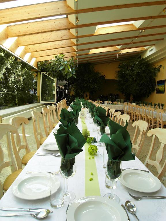 גולס Weinhotel Kirchenwirt מראה חיצוני תמונה