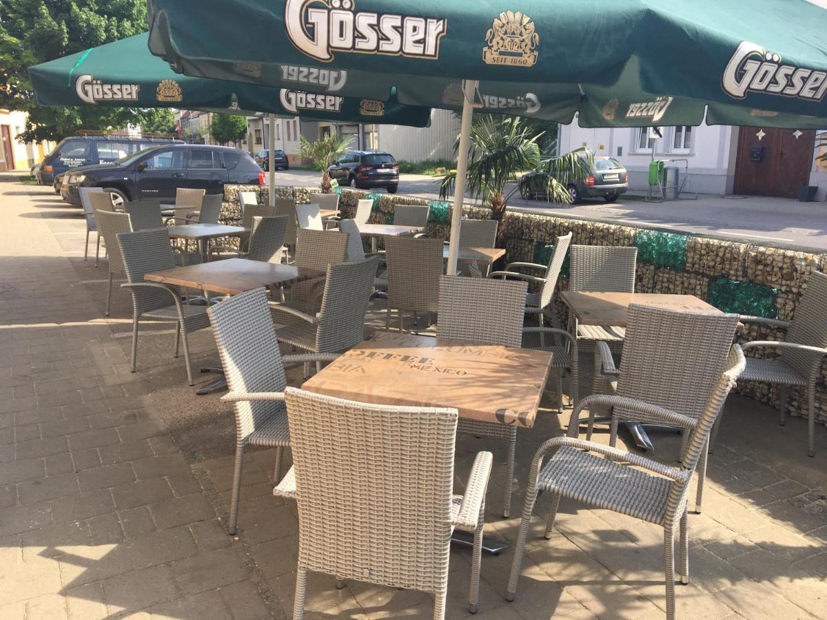 גולס Weinhotel Kirchenwirt מראה חיצוני תמונה